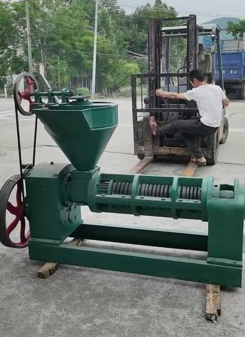 客戶訂購(gòu)螺旋榨油機(jī)130單機(jī)已送達(dá) 客戶訂購(gòu)螺旋榨油機(jī)130單機(jī)已送達(dá)